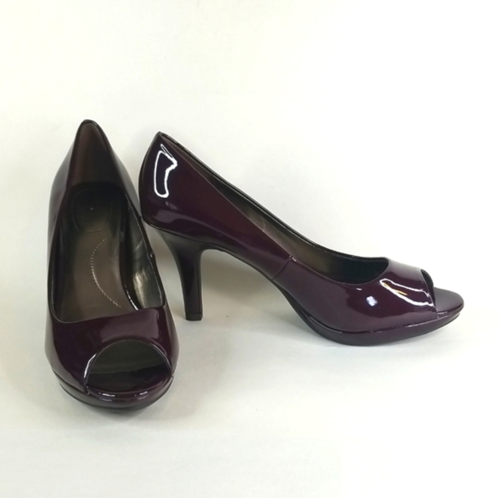 Bandolino B-Flexable Leather Peeptoe Highheeled shoes